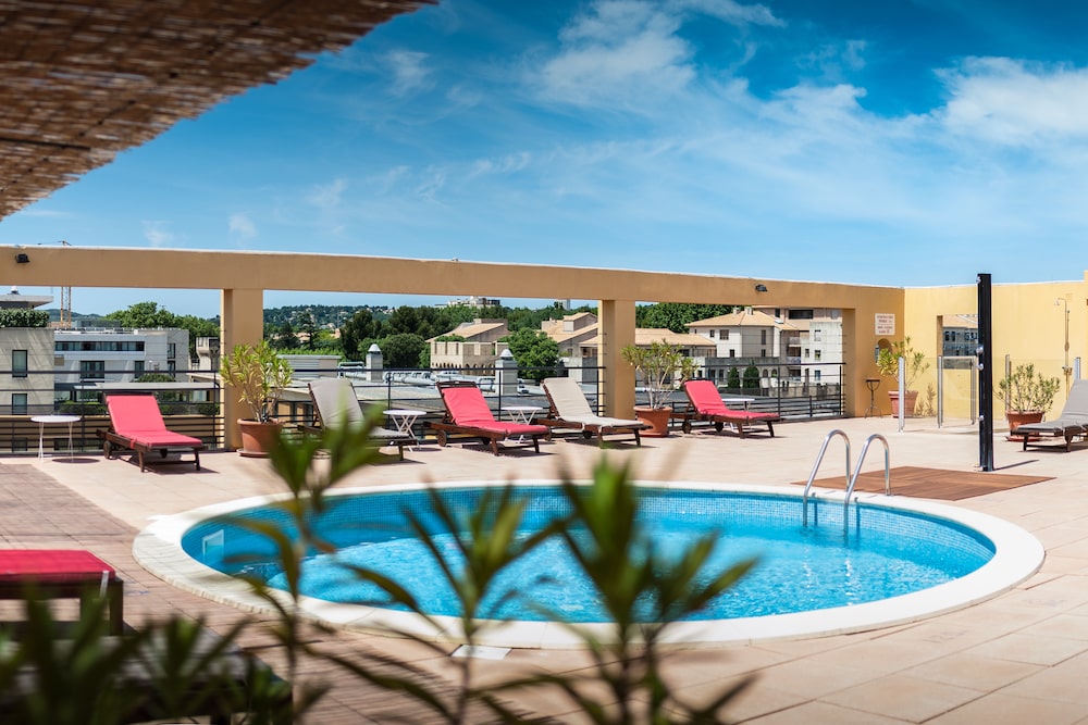 Piscina y terraza - Avignon Grand Hotel