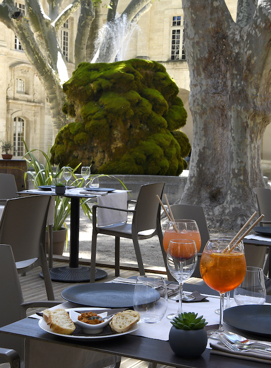 restaurant table saint louis